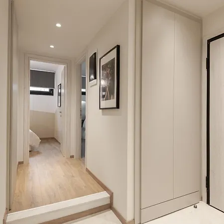 Innovative 2-br Futuristic Flat In Ladadika Салоники