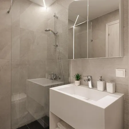 Innovative 2-br Futuristic Flat In Ladadika *